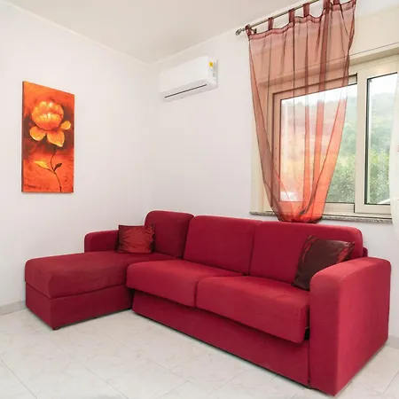 Alcantara Villa *